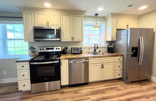 Stokes House | Charming Cottage- Yadkin River, Parks, Wineries and Winston-Salem in East Bend.