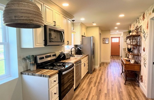 Stokes House | Charming Cottage- Yadkin River, Parks, Wineries and Winston-Salem in East Bend.
