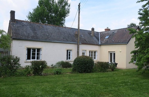 Montreuil-le-Henri Cottage | Charming Countryside Cottage with Garden, Fireplace, Near Hiking Trails and Loire Castles