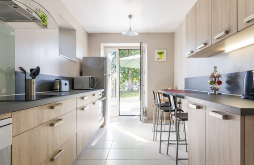 Muneville-sur-Mer Cottage | Charming Country House with Pond, 4 Bedrooms, Near Sandy Beaches, Family-Friendly