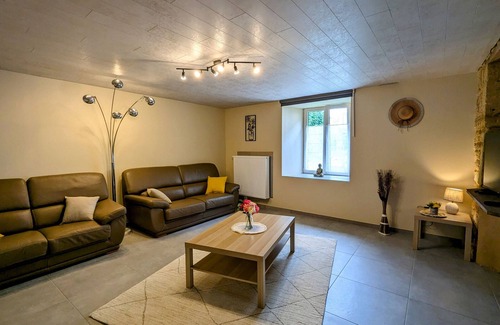 Han-les-Juvigny Cottage | Charming country house with terrace and garden - 2 renovated apartments