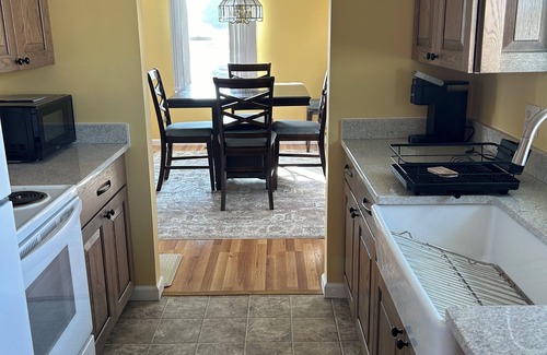 Servia House | Charming Country 3-bedroom home 4 Miles South of Wabash on HWY 13