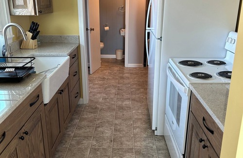 Servia House | Charming Country 3-bedroom home 4 Miles South of Wabash on HWY 13