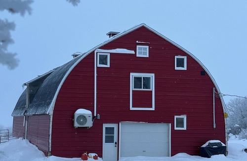 Division No. 4 House | Charming Country Barn Loft – Fully Renovated and Ready for Your Stay!