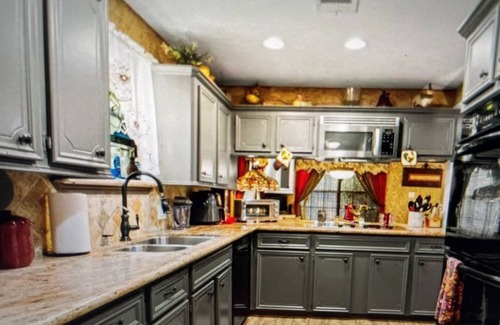 Keenan Cottage | Charming Country Bungalow; serene setting close to Lake Conroe & The Woodlands