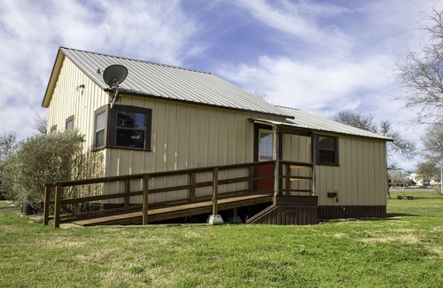 Fayetteville Cabin | Charming Country Cabin in Quaint Texas Town