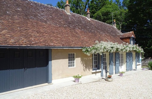 Pouille Cottage | Charming Country Cottage Near Loire Castles, Zoo, and Vineyards with Garden and Terrace