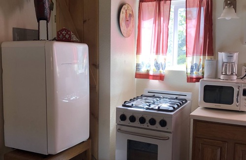 Fortuna House | Charming Country Cottage close to redwoods, Coast, and other Attractions