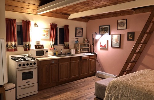 Fortuna House | Charming Country Cottage close to redwoods, Coast, and other Attractions