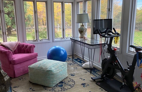 Newtown Cottage | Charming Country Cottage w pool and pickleball court