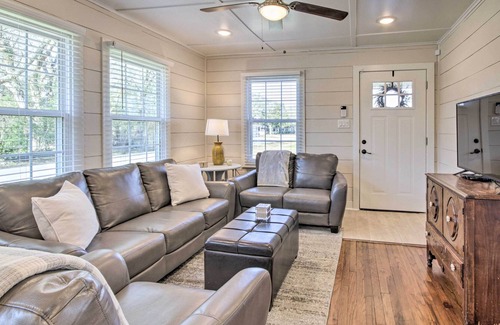 Tomball Cottage | Charming Country Cottage, Walk to Main Street!