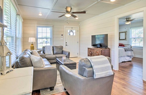 Tomball Cottage | Charming Country Cottage, Walk to Main Street!