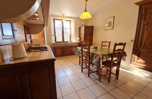 Pulney Cottage | Charming Country Cottage with Garden, Near Trails and Leisure Spots