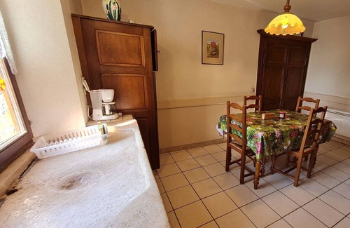 Pulney Cottage | Charming Country Cottage with Garden, Near Trails and Leisure Spots