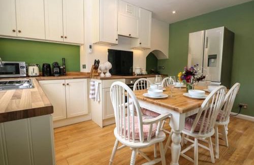 Selborne House | Charming Country Cottage