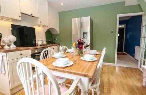 Selborne House | Charming Country Cottage