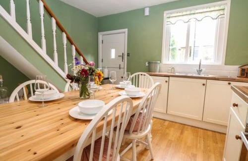 Selborne House | Charming Country Cottage