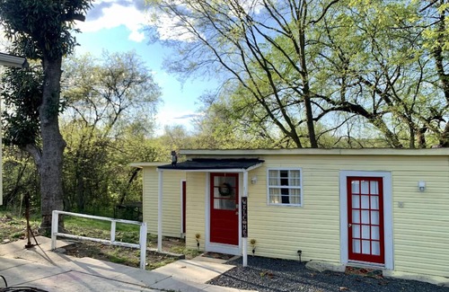 Cascade Cottage | Charming Country Cottage- Long Term Stays Welcome!