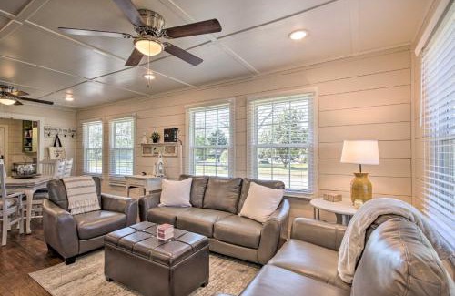 Tomball House | Charming Country Cottage, Walk to Main Street!