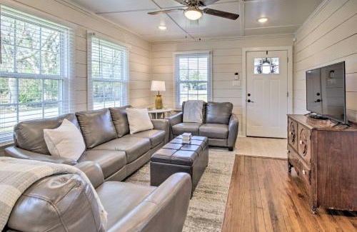 Tomball House | Charming Country Cottage, Walk to Main Street!
