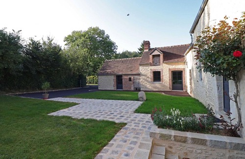 Aunou-sur-Orne Cottage | Charming Country House with Garden, Pet-Friendly, Near Historic Sites & Nature