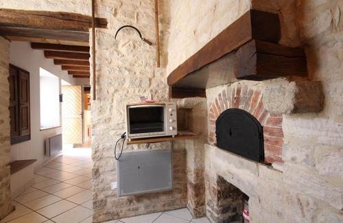 La Roche-Morey Cottage | Charming Country Cottage with Garden in Haute-Saône