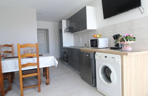 Nueil-sur-Layon Cottage | Charming Countryside Retreat with Spa - Near Vineyards and Castles
