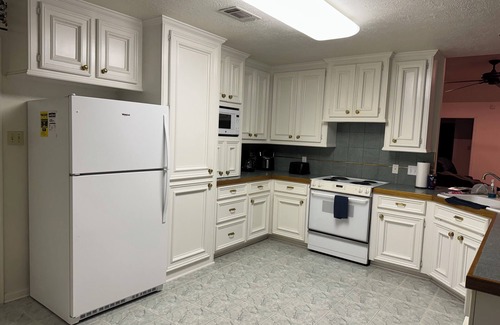 Porter House | Charming country getaway near IAH airport