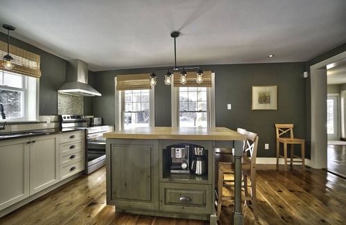Ayers Cliff Ski Chalet | Charming Country House in Ayer's Cliff