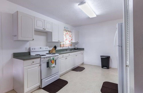 Hauula House | Charming Country Hale,ParkingWi-Fi,30 Night Rental