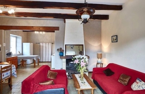 Le Gavre Cottage | Charming Country Home Near Forest with WiFi, Basketball & Table Tennis