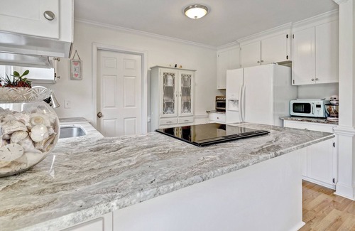 Raleigh House | Charming country home on a horse farm, 15min to Downtown!