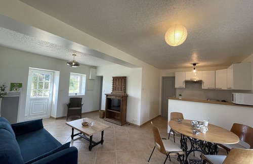 Trevol Cottage | Charming Country Home with Large Garden, BBQ, and Modern Comforts Near N7