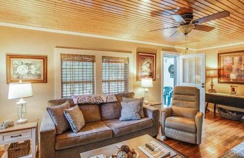 Oxford House | Charming Country Home with Yard - 14 Mi to Ole Miss!