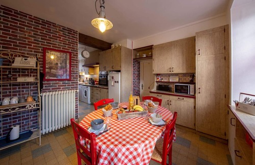 Boisseaux Cottage | Charming Country Retreat: Jacuzzi, Sauna, Fireplace - Near Paris