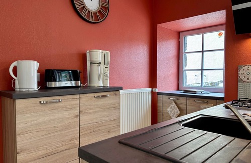 Seneujols Cottage | Charming Country Retreat: 3 Ensuite Bedrooms, Terrace, BBQ, Pet-Friendly, Fiber WiFi, Near Puy-en-Velay