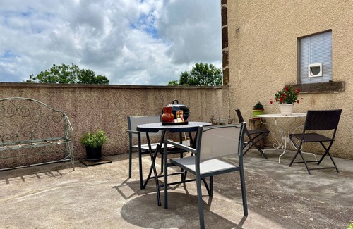Seneujols Cottage | Charming Country Retreat: 3 Ensuite Bedrooms, Terrace, BBQ, Pet-Friendly, Fiber WiFi, Near Puy-en-Velay