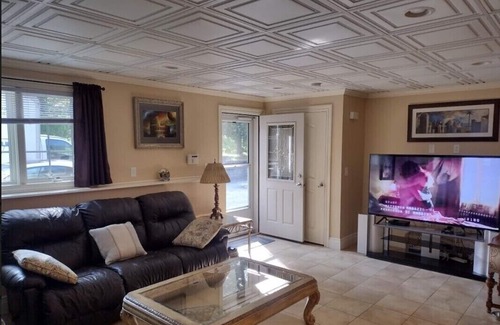 Cranston House | Charming Country Setting 1-bedroom apartment house in Cranston with Hot Tub