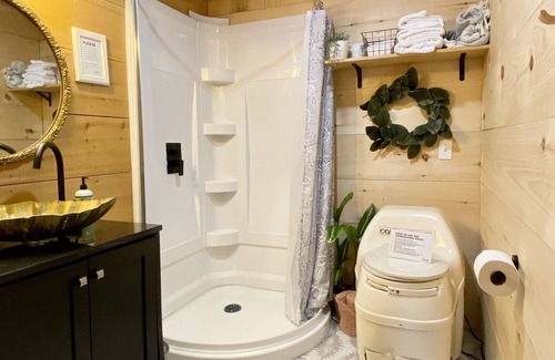 North Dundas House | Charming Countryside Studio with Sleeping Loft