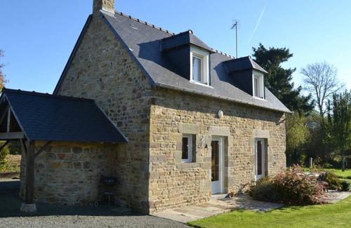 Fleury Cottage | Charming Countryside Cottage, Private, 1 BR, WiFi, Garden, BBQ, Near Friendly Farm Animals