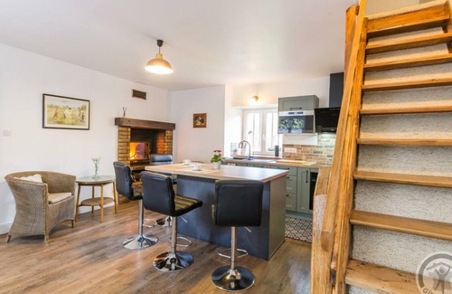 Coutances Cottage | Charming Countryside Retreat with Private Terrace and Fireplace, 13km from Beaches