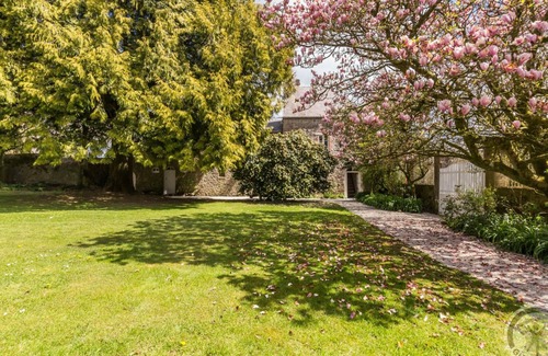 Coutances Cottage | Charming Countryside Retreat with Private Terrace and Fireplace, 13km from Beaches