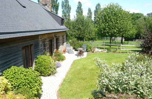 La Colombe Cottage | Charming Countryside Retreat with Garden, Fireplace, BBQ, and Modern Amenities