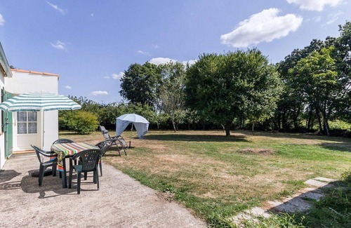 Machecoul Cottage | Charming Countryside Cottage Near Beach with Bikes and Garden