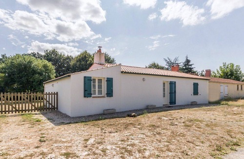 Machecoul Cottage | Charming Countryside Cottage Near Beach with Bikes and Garden