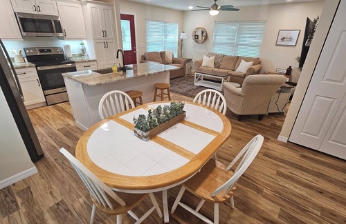 Palmetto House | Charming County Cottage - 5 Star Rated on Leading Vacation Rental Platform!