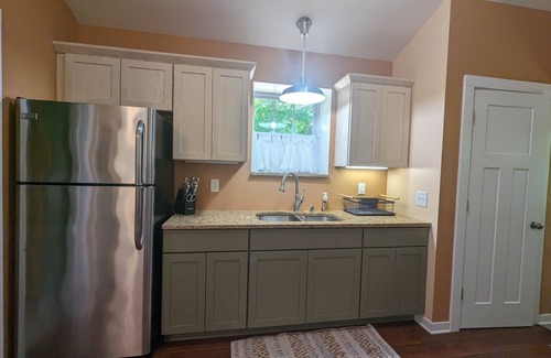 Shelby Cottage | Charming Couple's Cottage close to Lake Michigan, Silver lake, and Stoney Lake