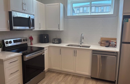 Okotoks Apartment | Charming & Cozy 1-Bd Suite. Perfect for a Gateway