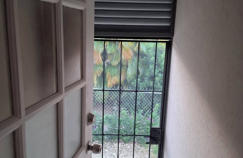 West Coast Apartment | Charming cozy 1-bedroom apartment in fabulous Cottage St. George with WiFi, AC