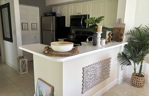 Naples Condo | Charming & cozy 1 bedroom, 1 bathroom condo with preserve